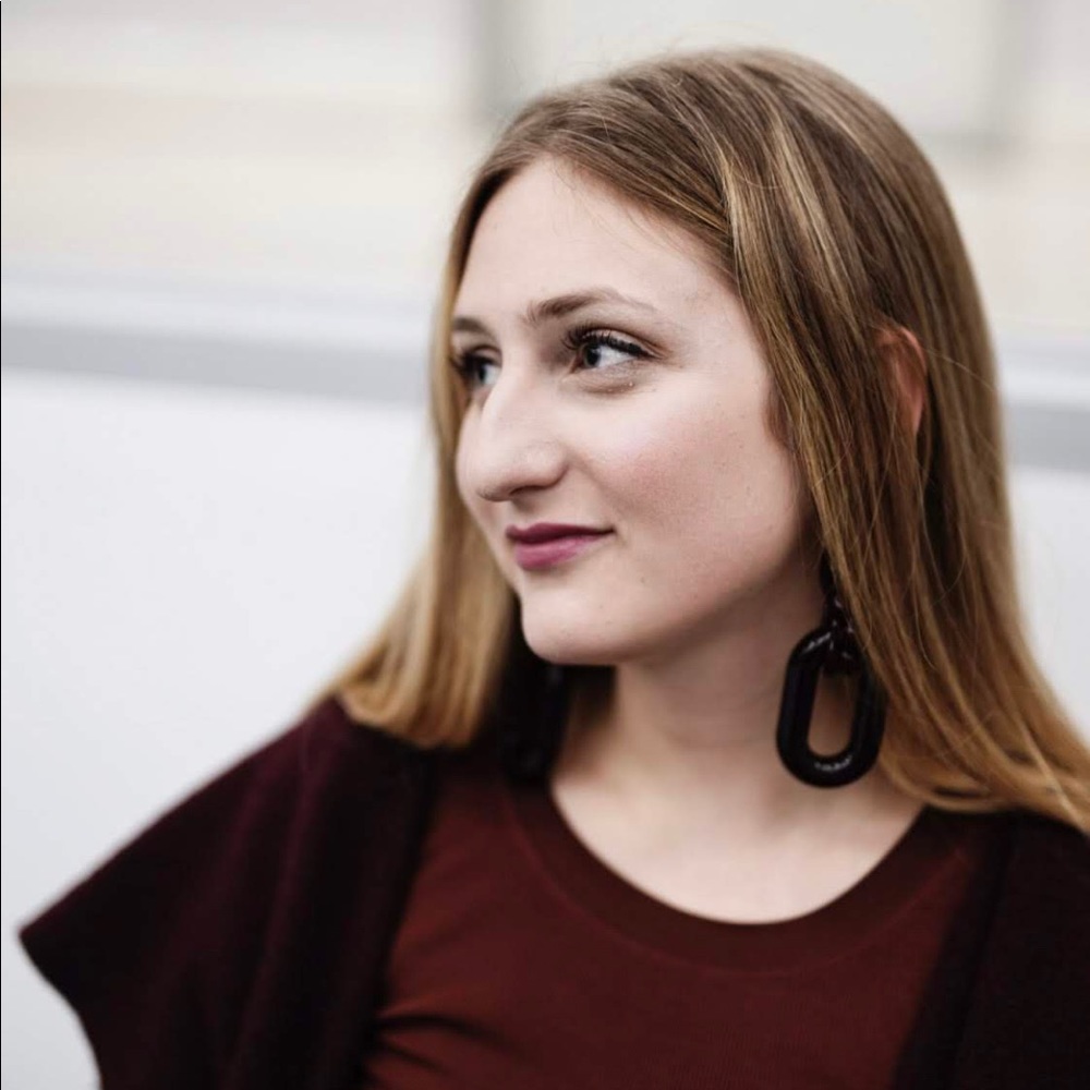 Meet your Posher, Olivia
